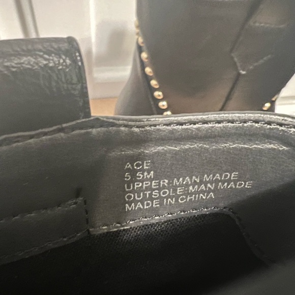 Coconuts Ace Western Boot
Black block heel boots - Picture 7 of 9